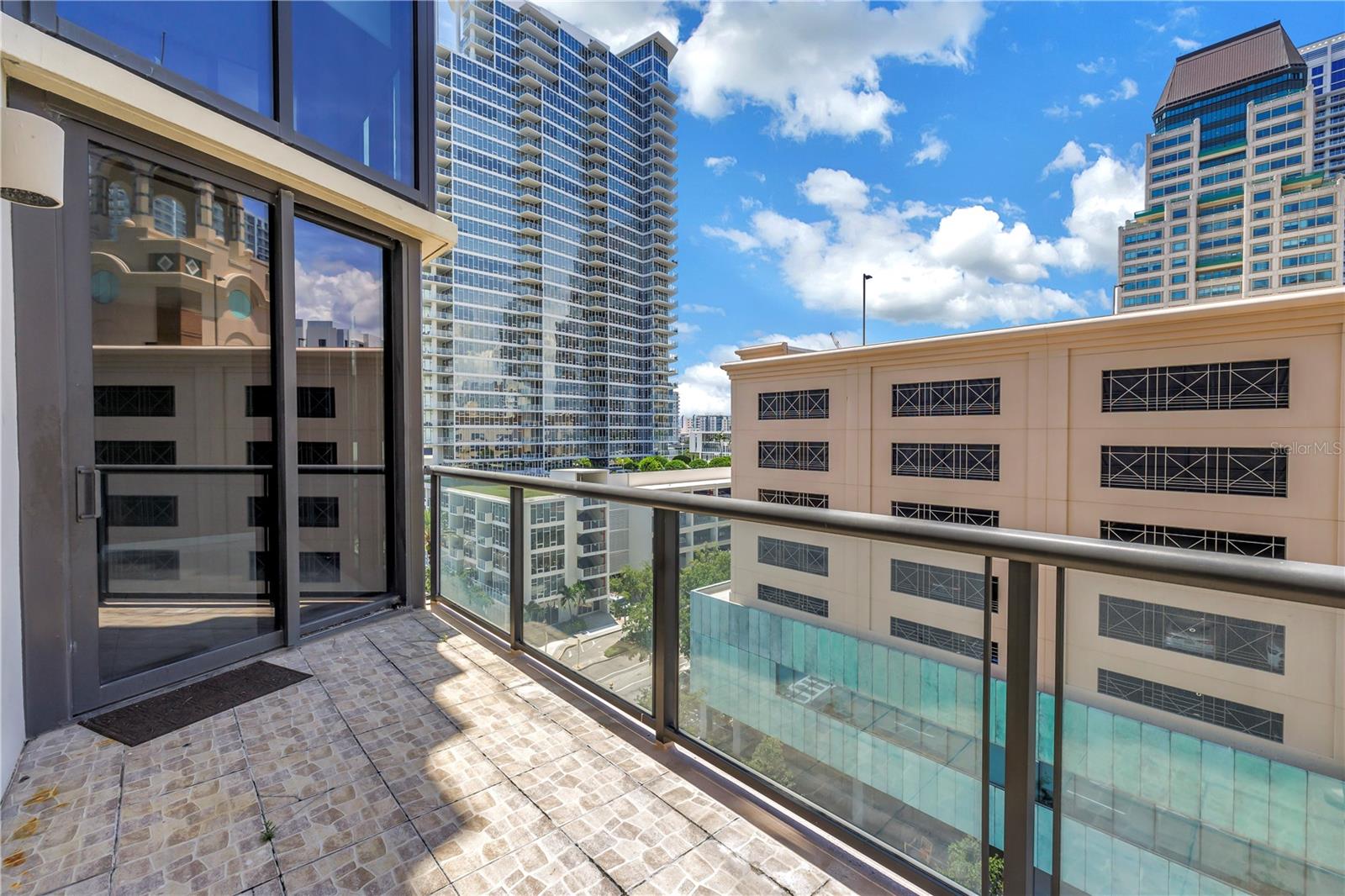 Image 3 of 58 For 1 Beach Drive Se 810