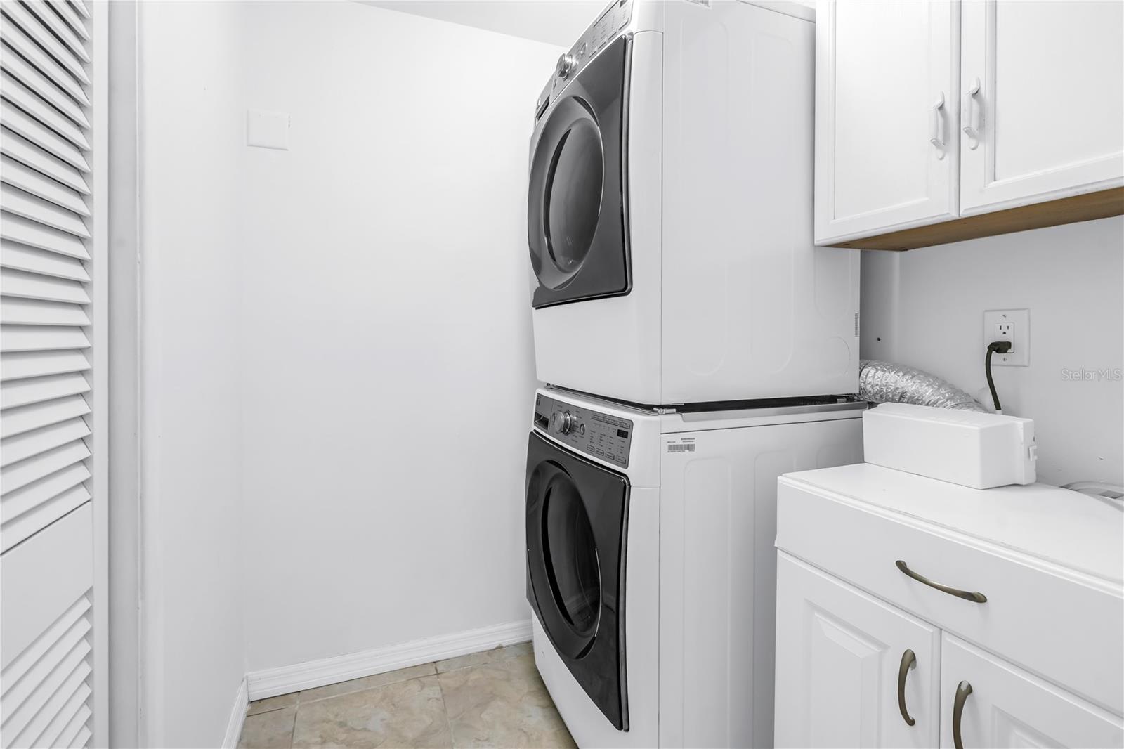 Image 31 of 58 For 1 Beach Drive Se 810