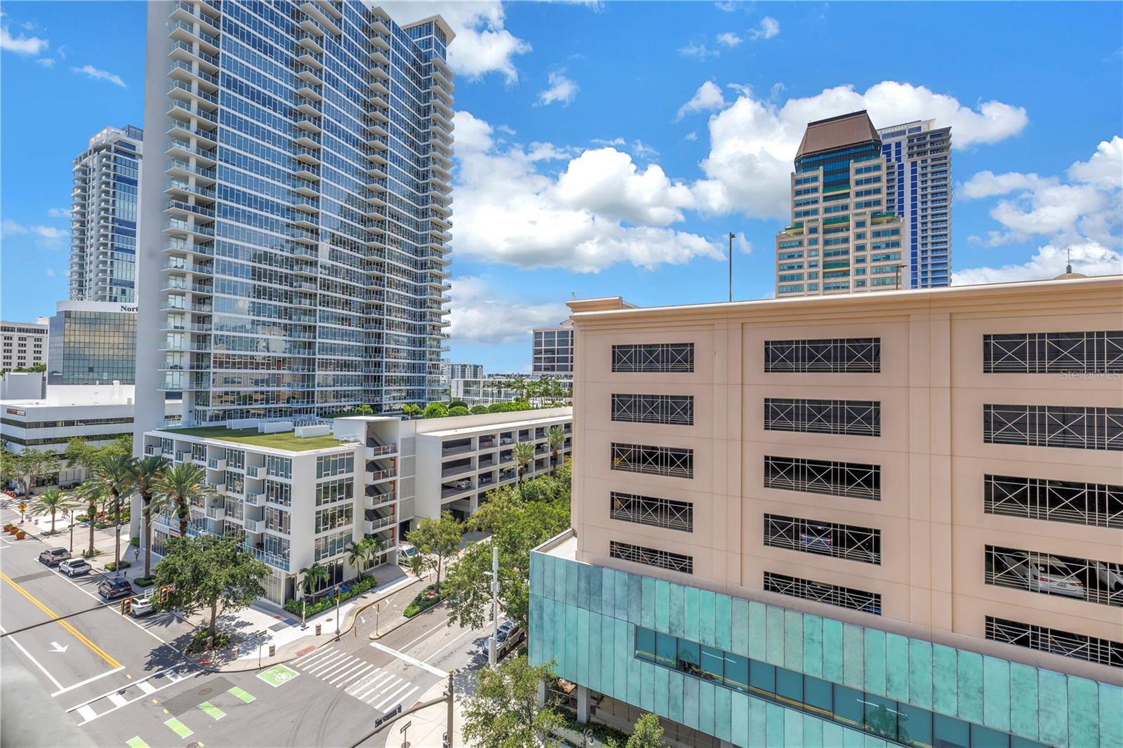 Image 33 of 58 For 1 Beach Drive Se 810