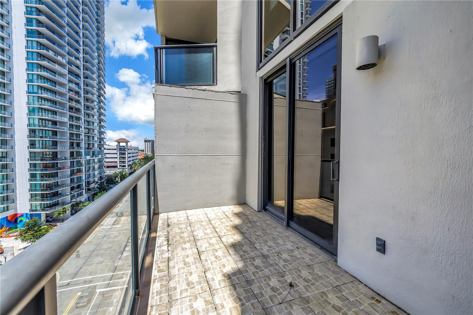 Image 35 of 58 For 1 Beach Drive Se 810