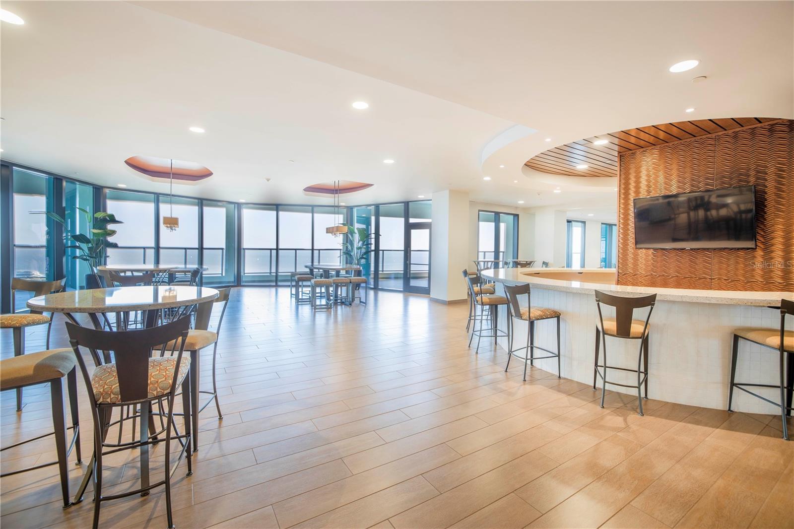 Image 40 of 58 For 1 Beach Drive Se 810