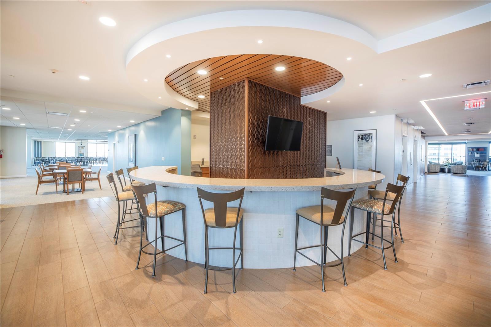 Image 41 of 58 For 1 Beach Drive Se 810