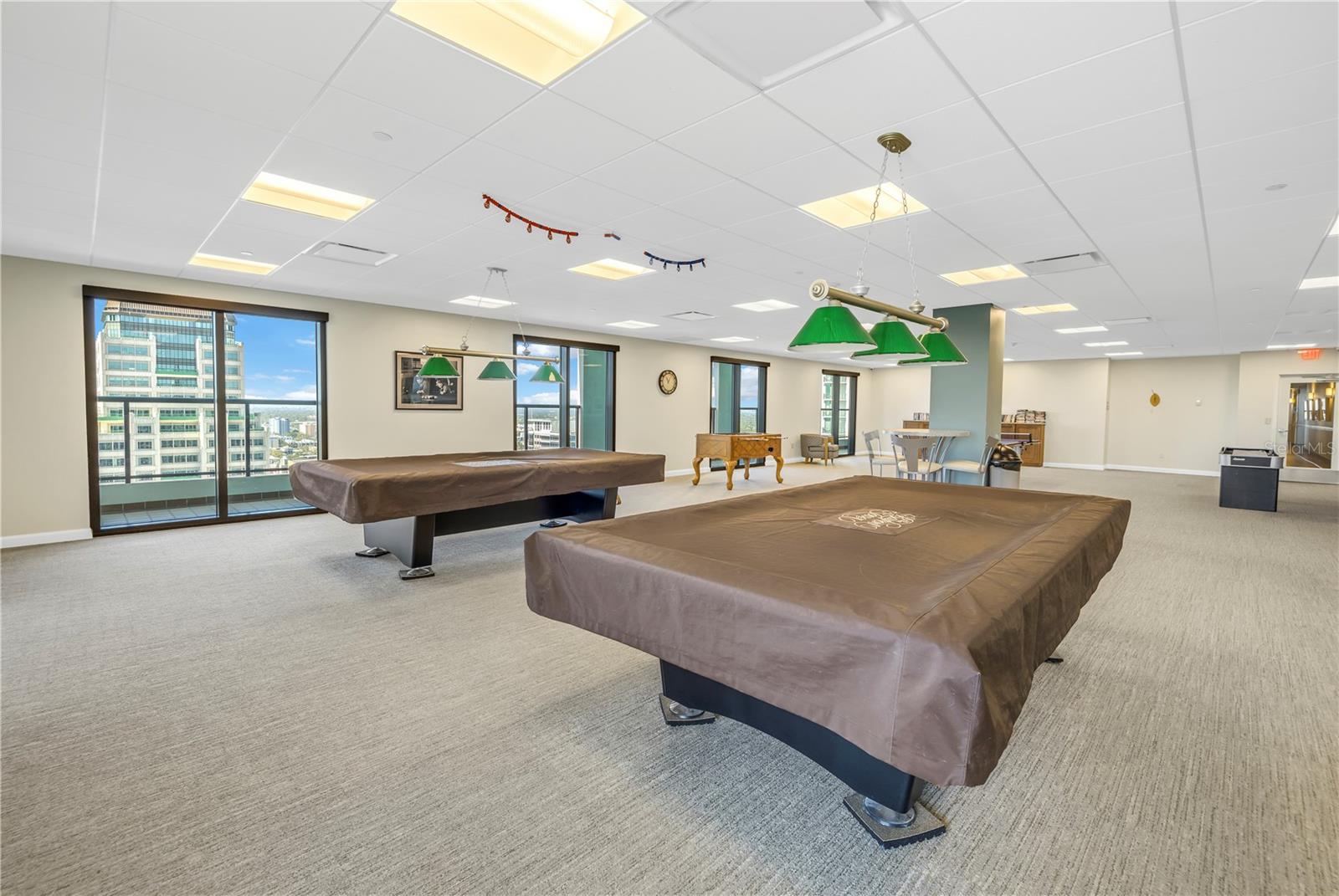 Image 47 of 58 For 1 Beach Drive Se 810