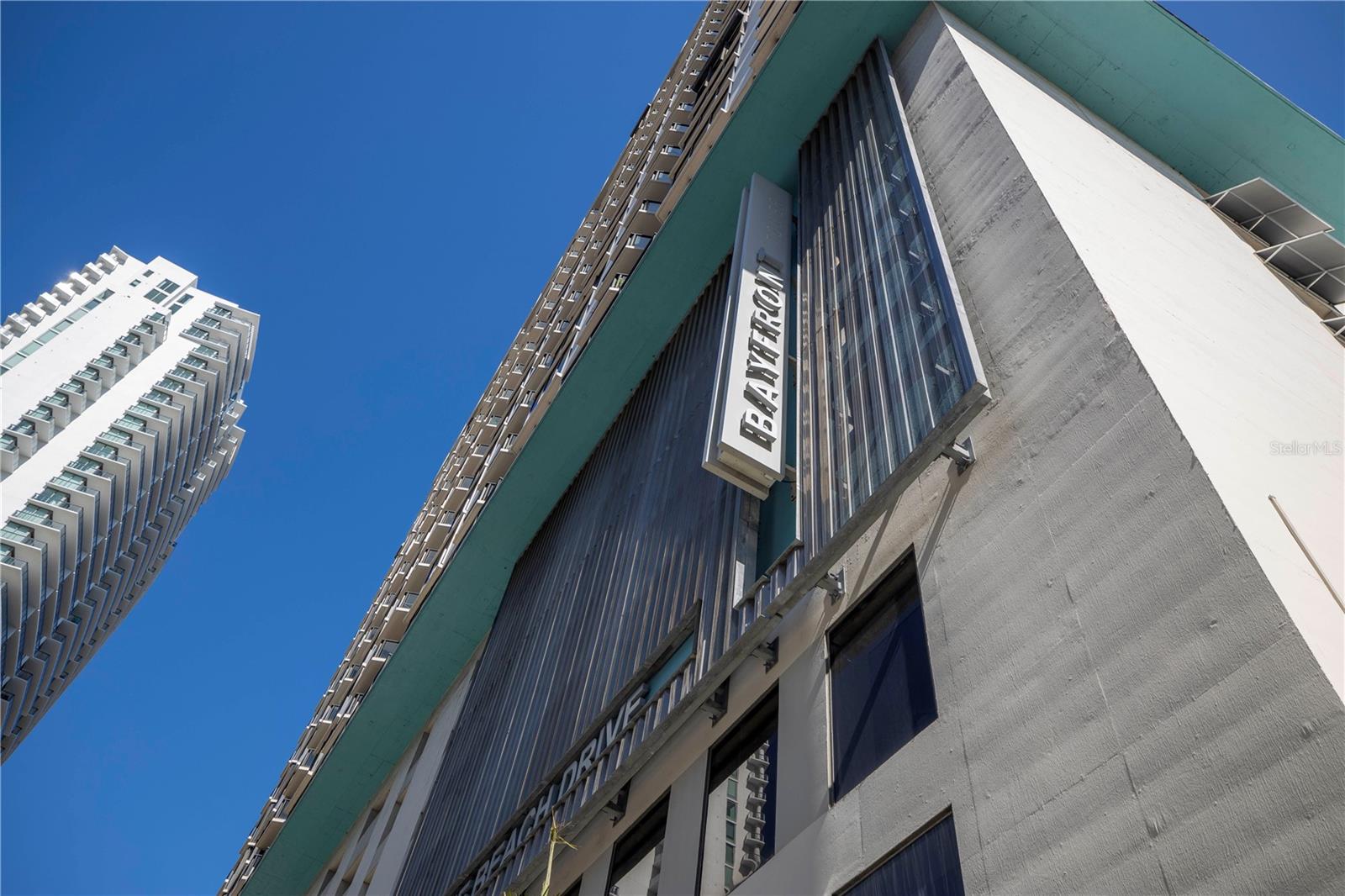 Image 49 of 58 For 1 Beach Drive Se 810