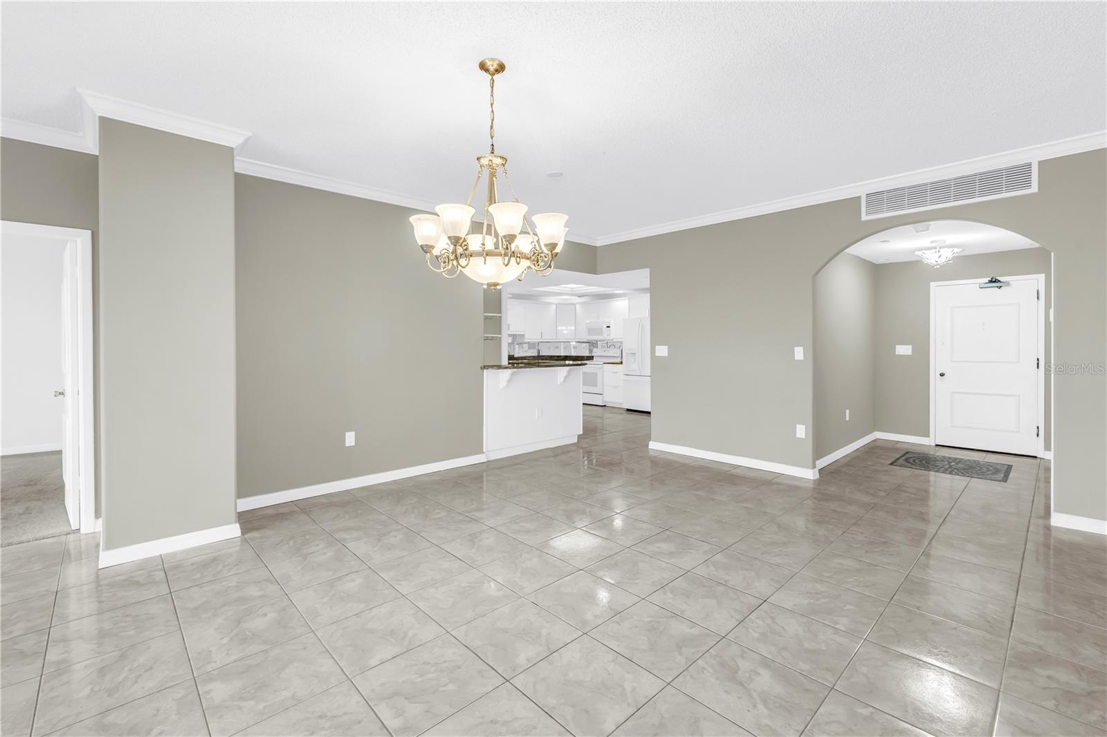 Image 5 of 58 For 1 Beach Drive Se 810