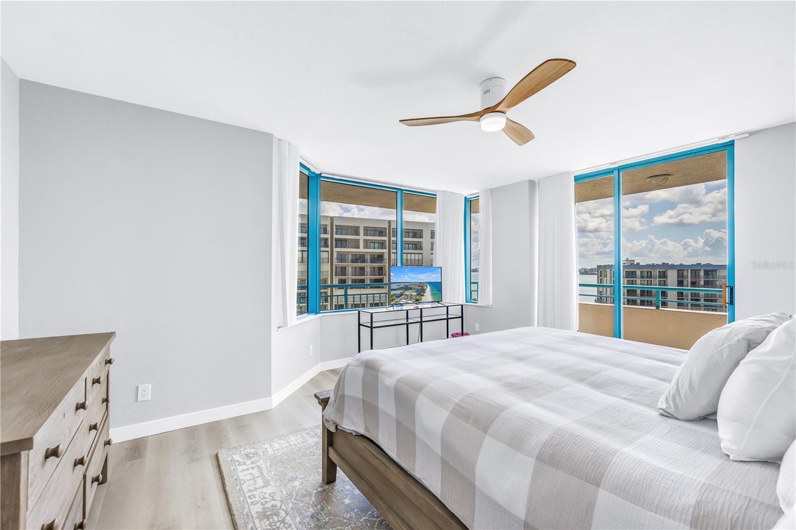 Image 22 of 57 For 1520 Gulf Boulevard 906