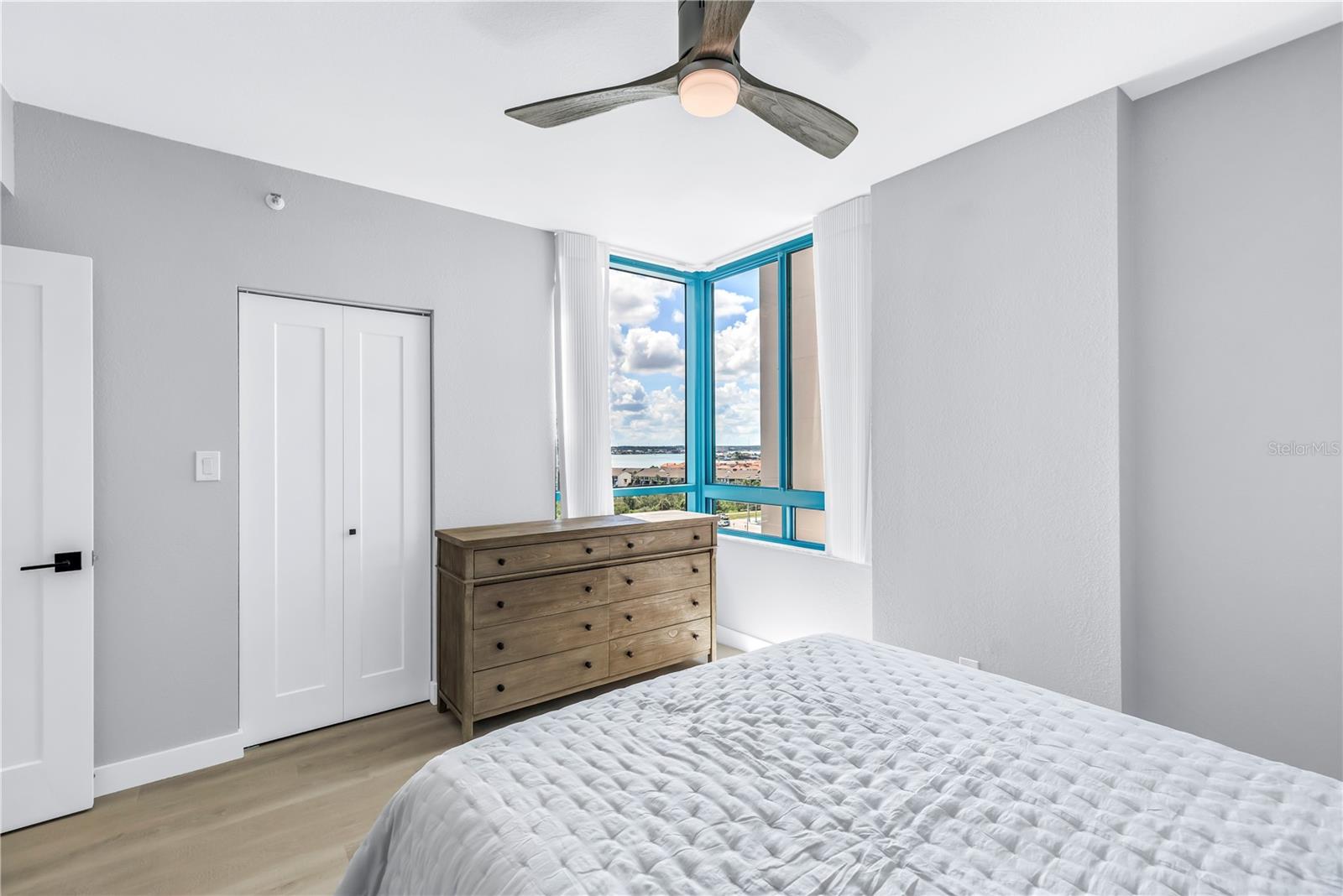 Image 33 of 57 For 1520 Gulf Boulevard 906