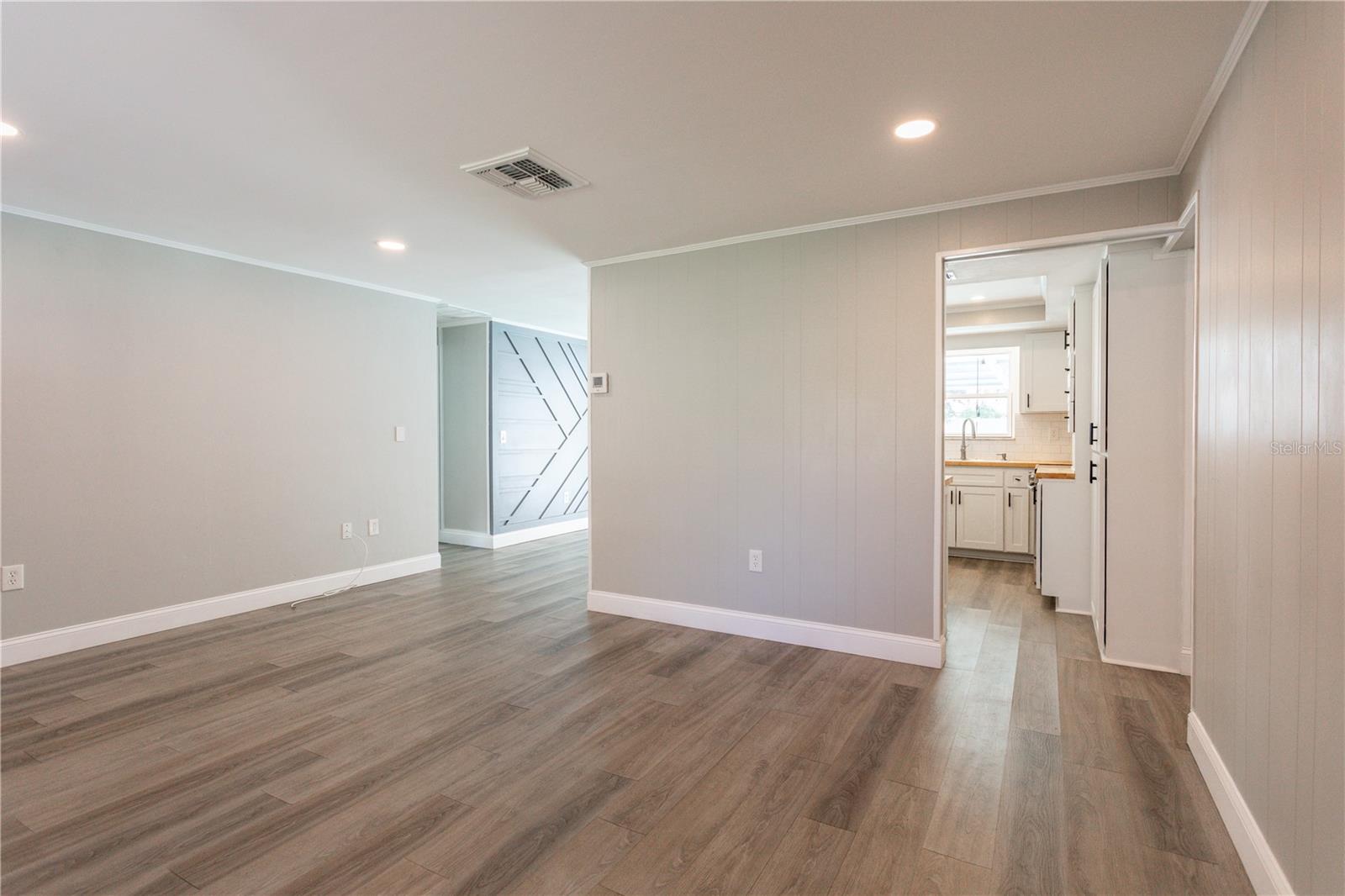 Image 10 of 55 For 2021 Valley Drive