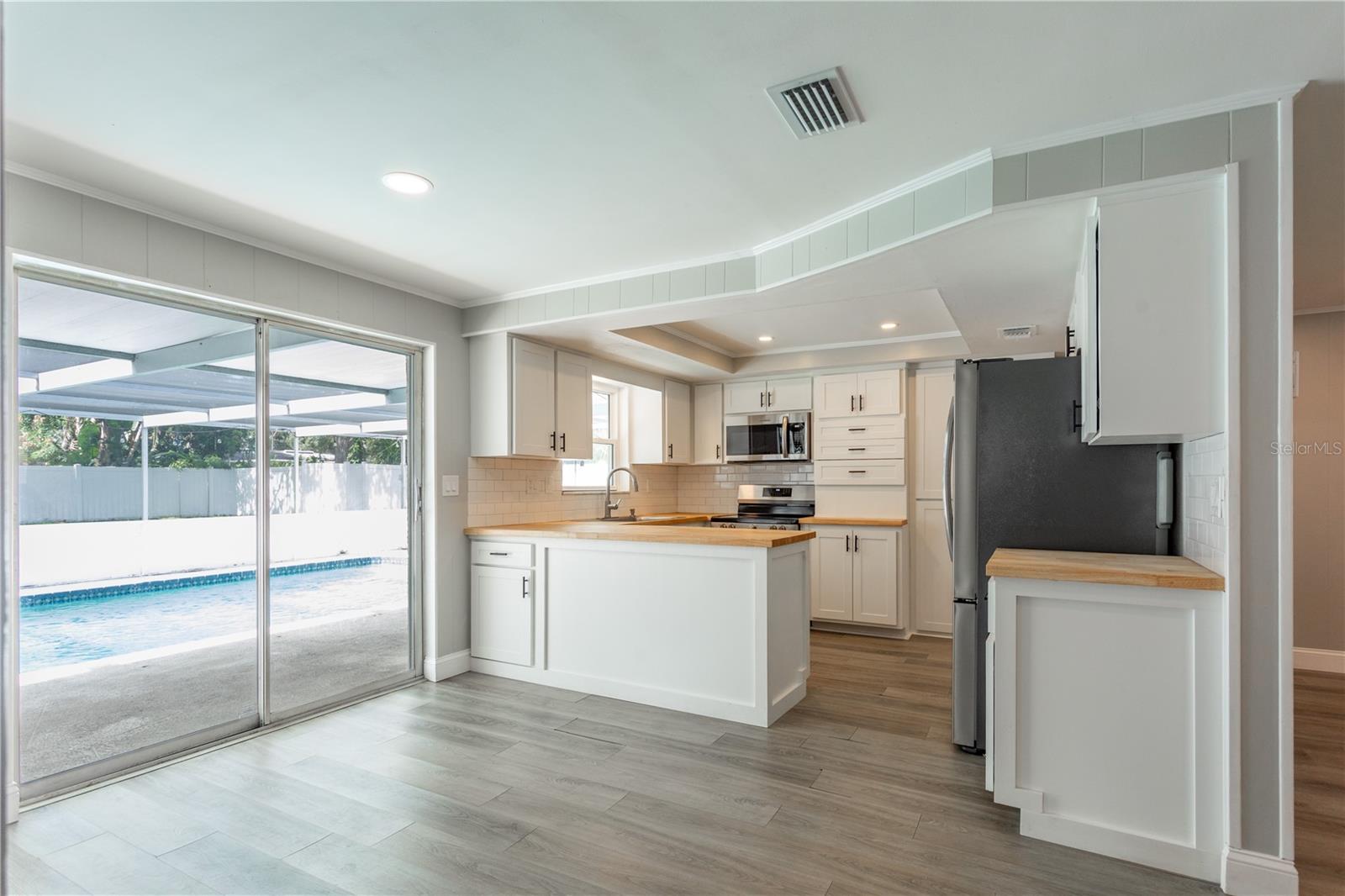 Image 3 of 55 For 2021 Valley Drive