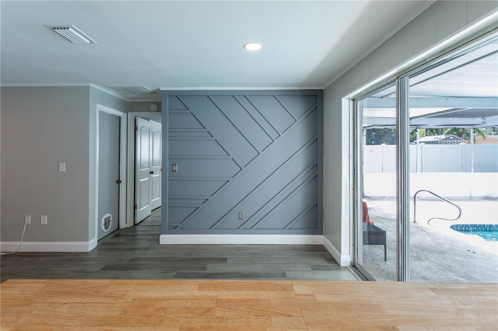 Image 9 of 55 For 2021 Valley Drive