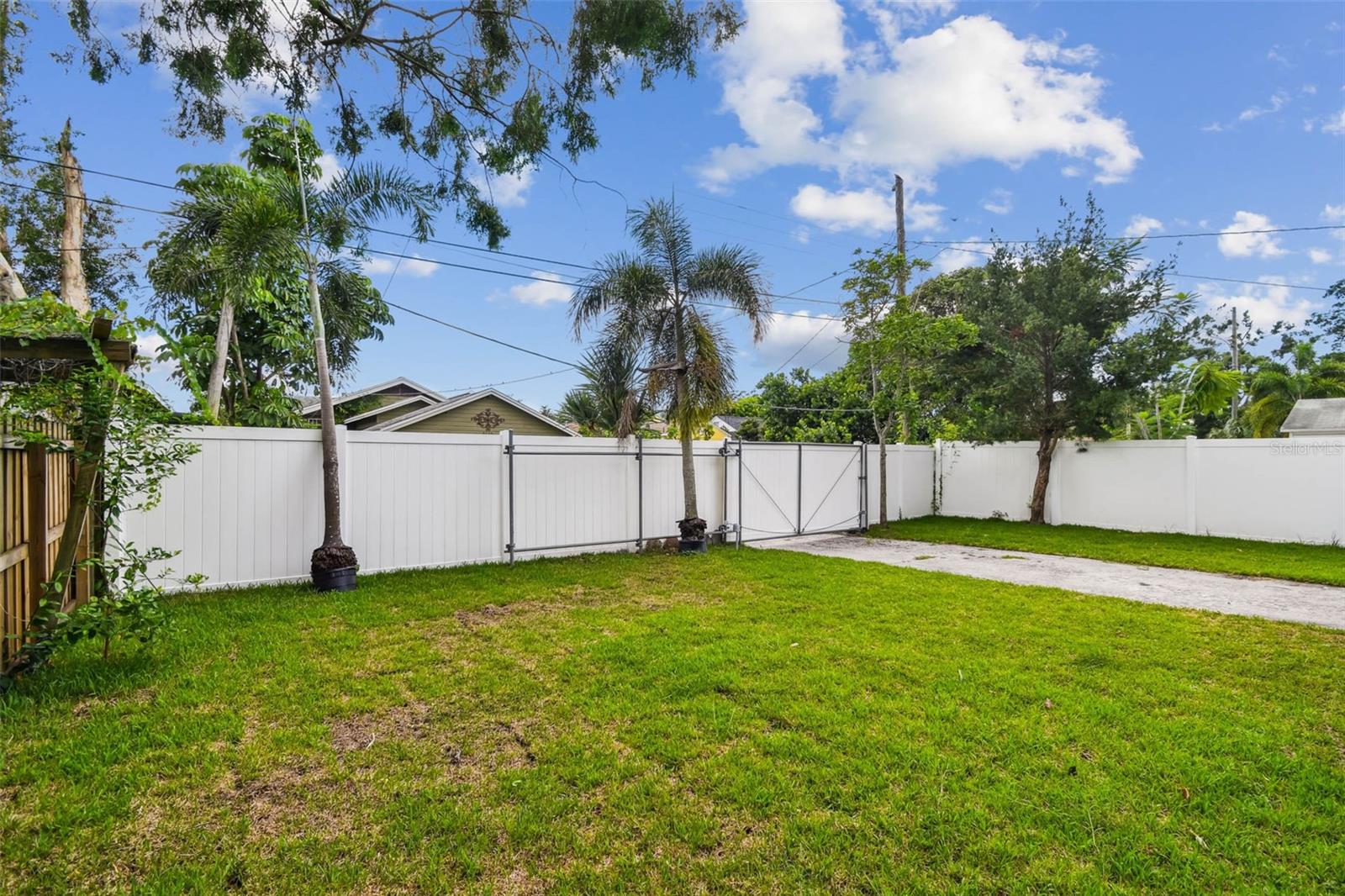 Image 15 of 18 For 2718 8th Avenue N