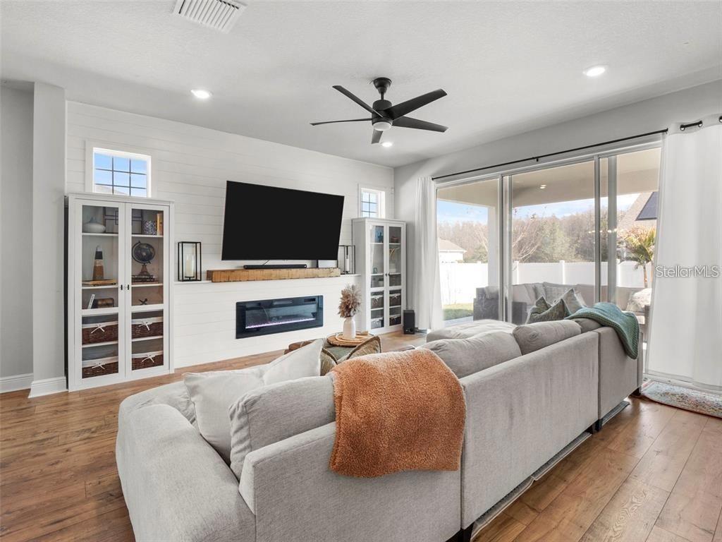 Image 12 of 37 For 15207 Caravan Avenue