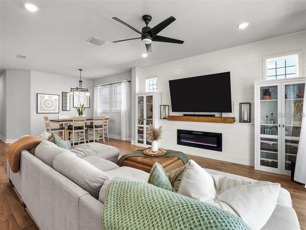 Image 13 of 37 For 15207 Caravan Avenue