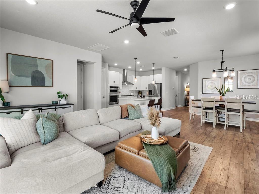 Image 15 of 37 For 15207 Caravan Avenue