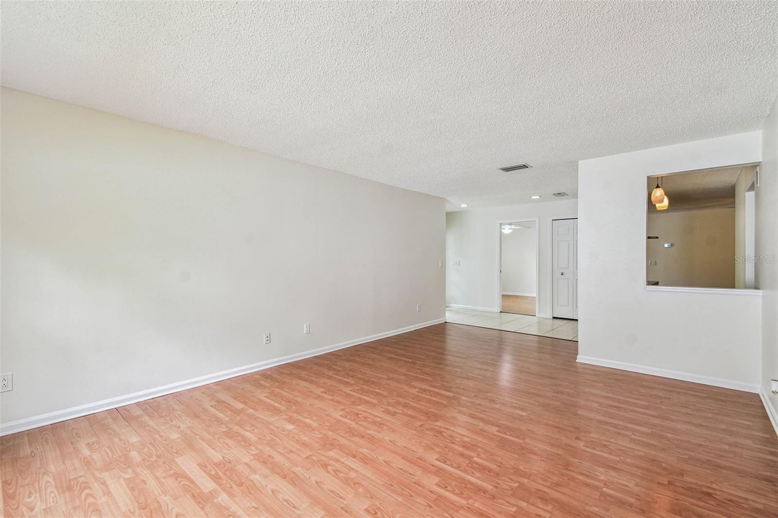 Listing photo id 8 for 9203 Regents Park Drive