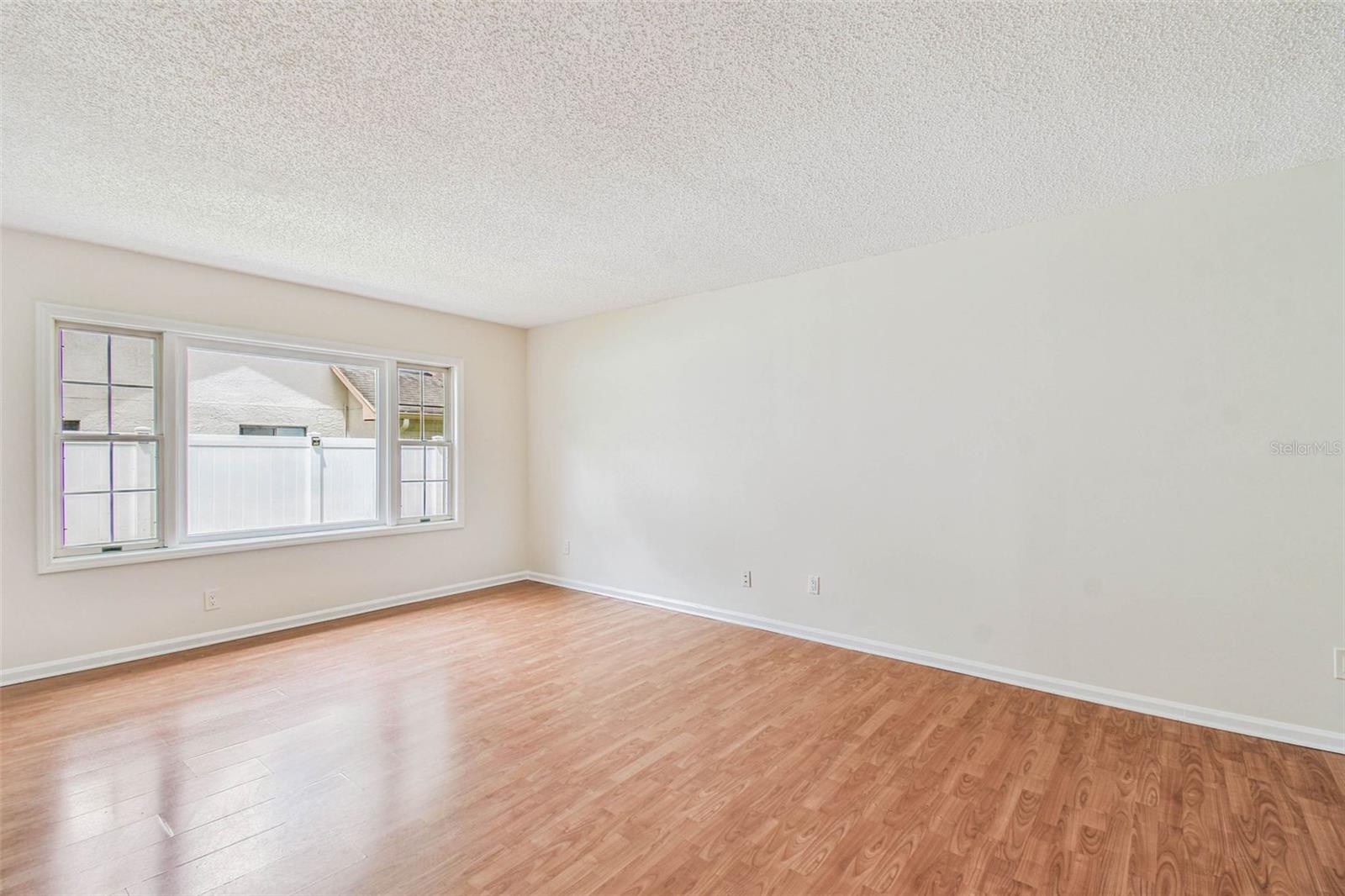 Listing photo id 9 for 9203 Regents Park Drive