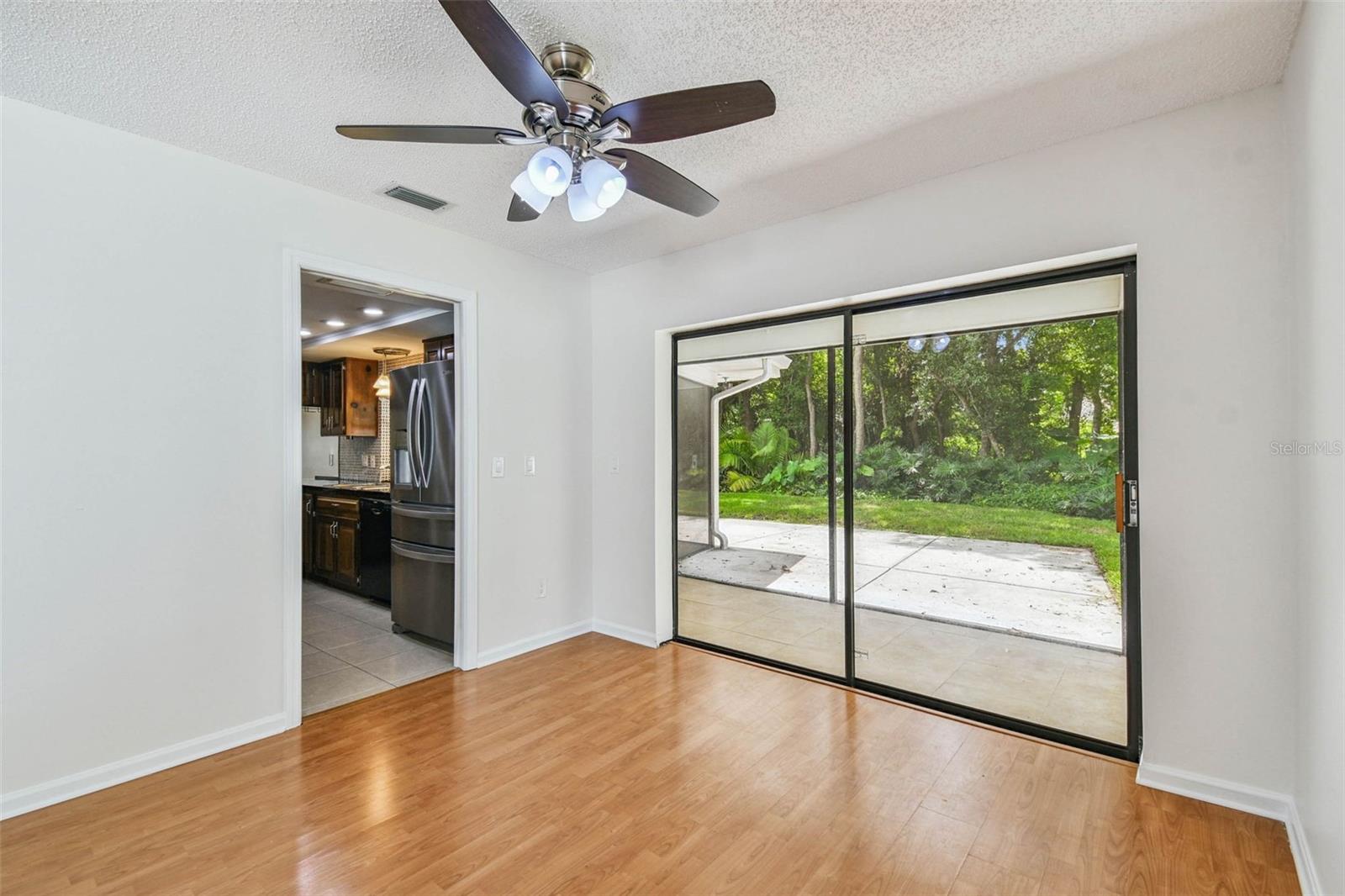 Listing photo id 10 for 9203 Regents Park Drive