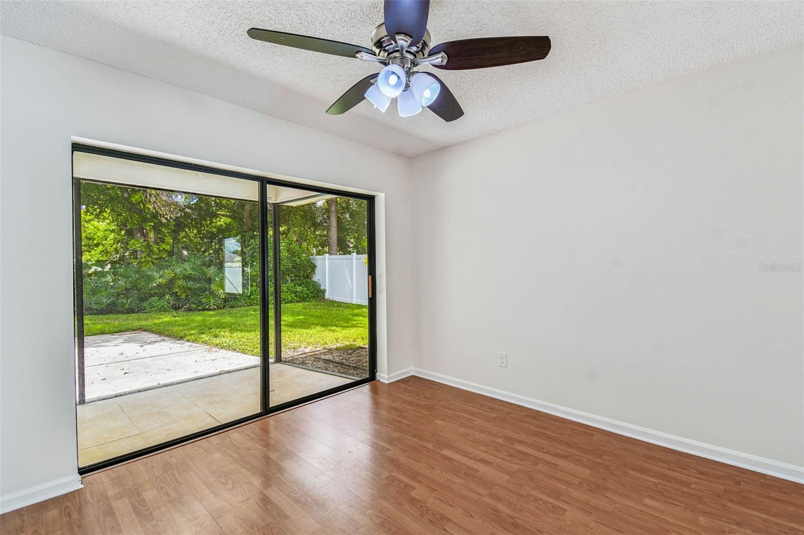 Listing photo id 13 for 9203 Regents Park Drive