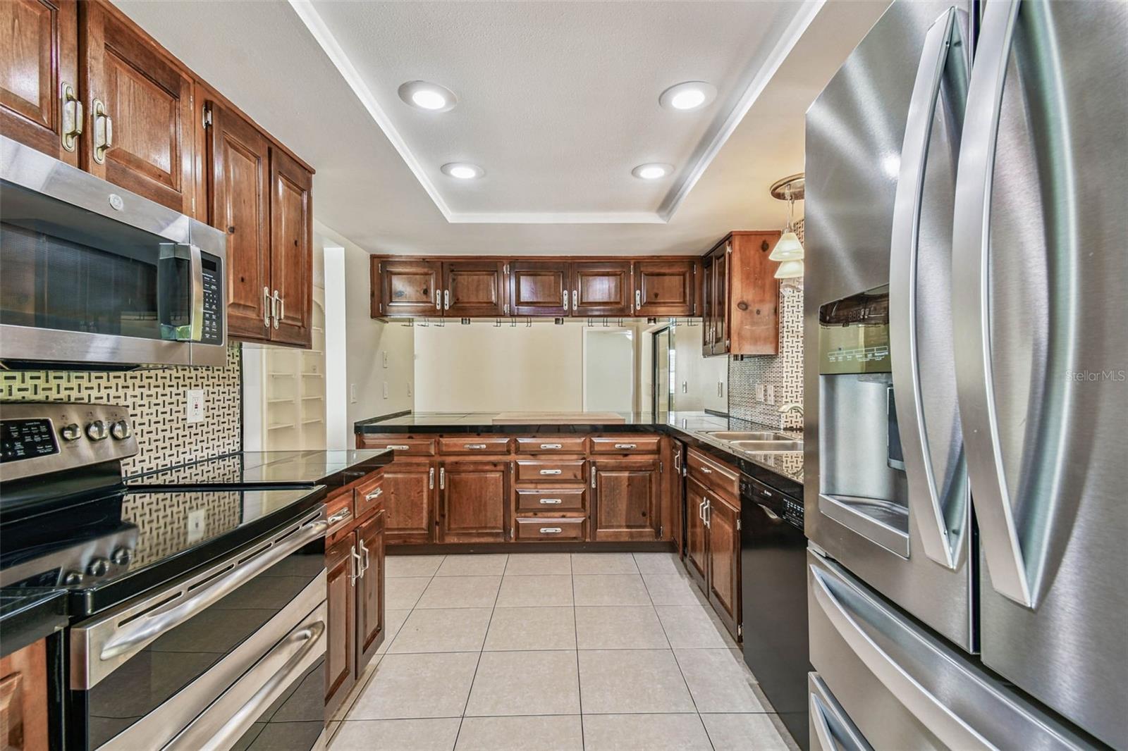 Listing photo id 14 for 9203 Regents Park Drive
