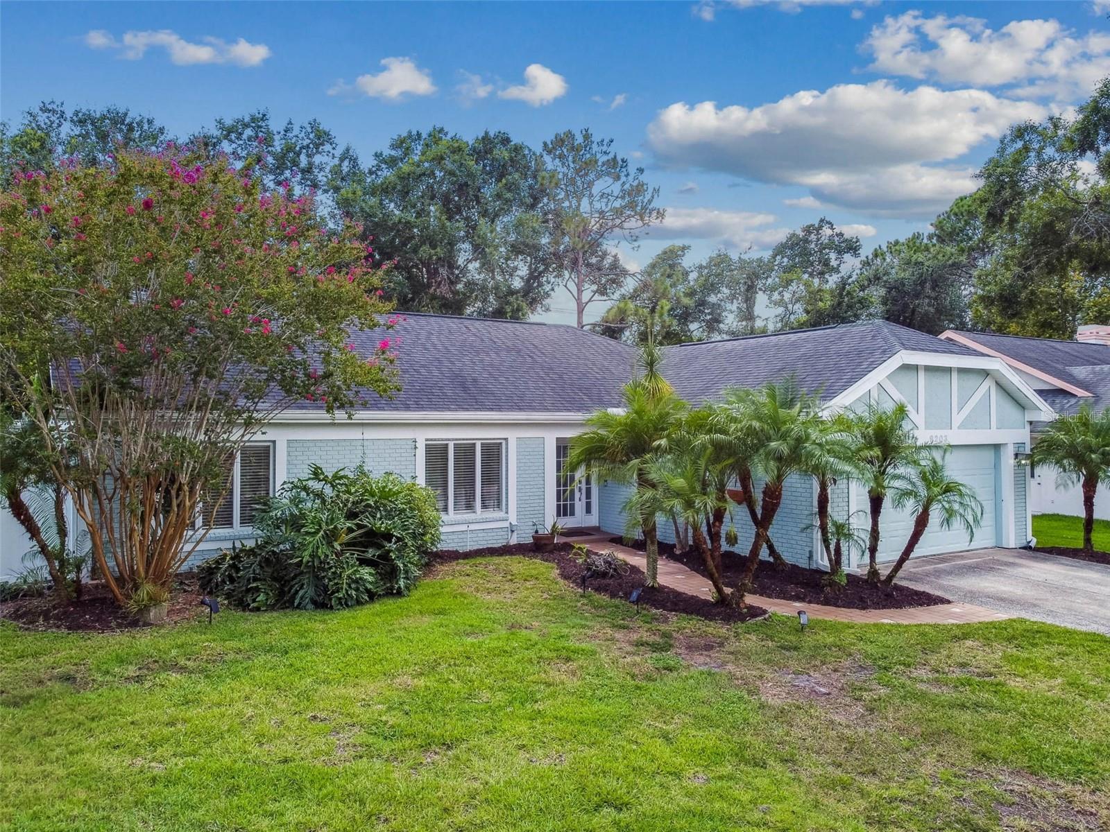 Listing photo id 0 for 9203 Regents Park Drive