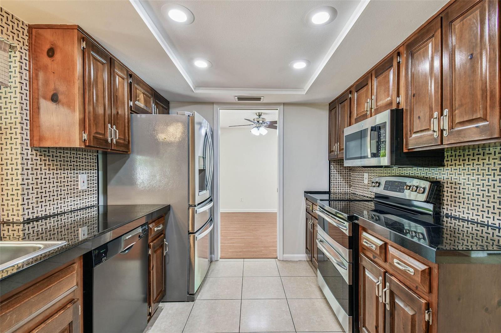 Listing photo id 18 for 9203 Regents Park Drive