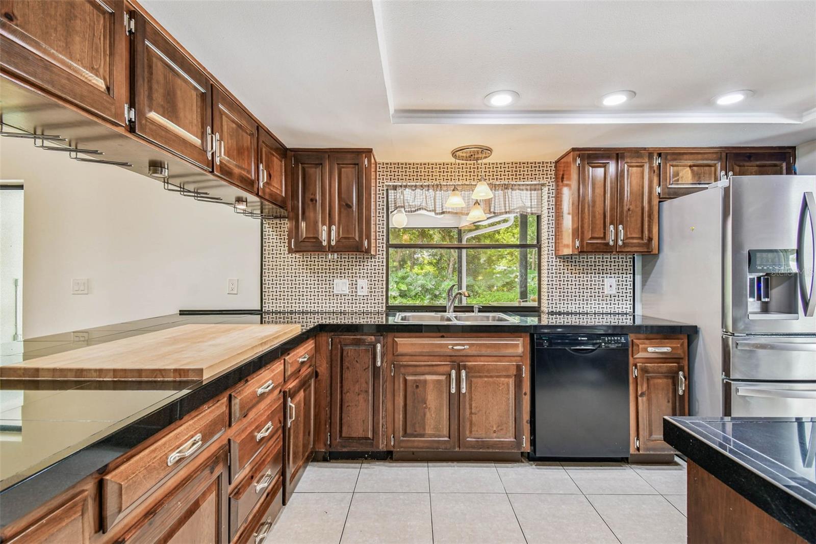 Listing photo id 19 for 9203 Regents Park Drive
