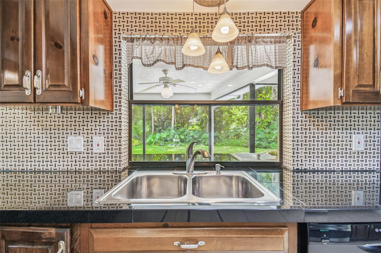 Listing photo id 20 for 9203 Regents Park Drive