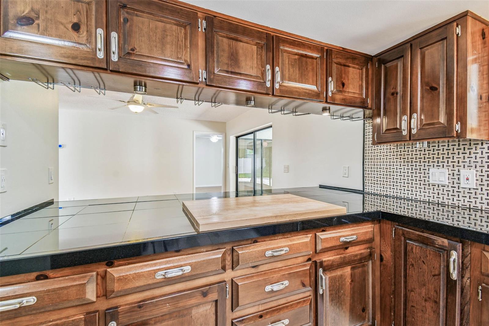 Listing photo id 21 for 9203 Regents Park Drive