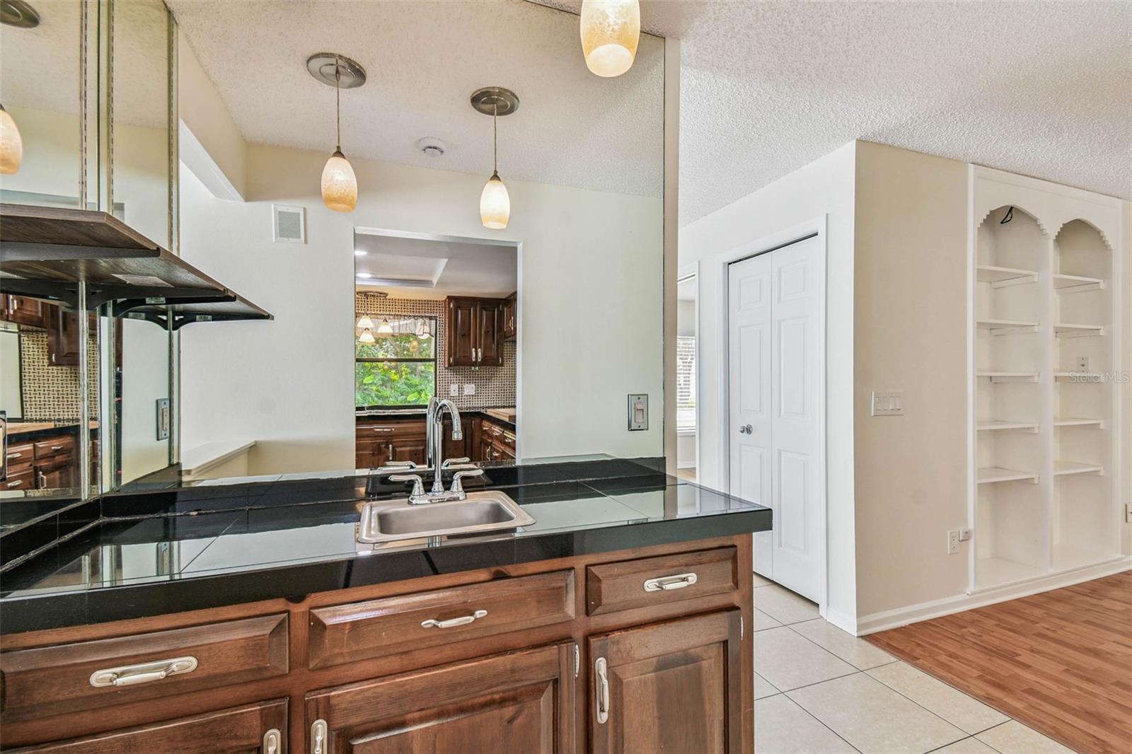 Listing photo id 22 for 9203 Regents Park Drive
