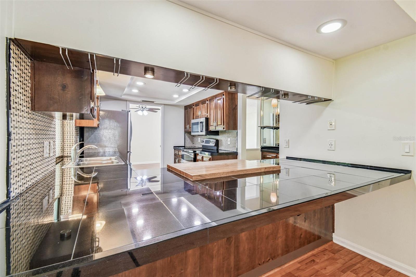 Listing photo id 25 for 9203 Regents Park Drive