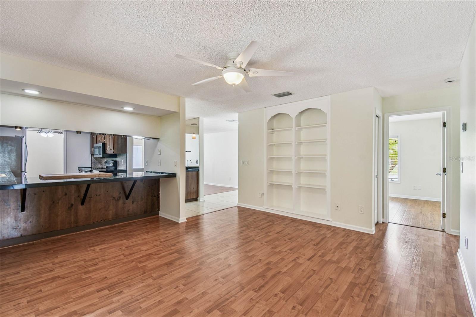 Listing photo id 27 for 9203 Regents Park Drive