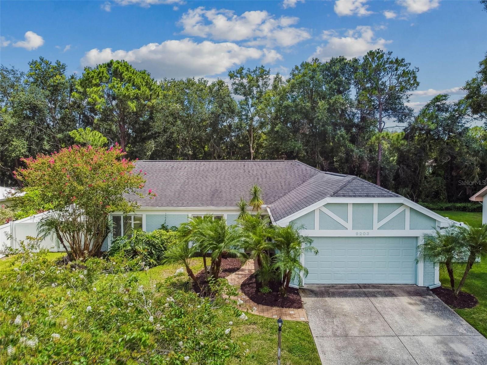 Listing photo id 1 for 9203 Regents Park Drive