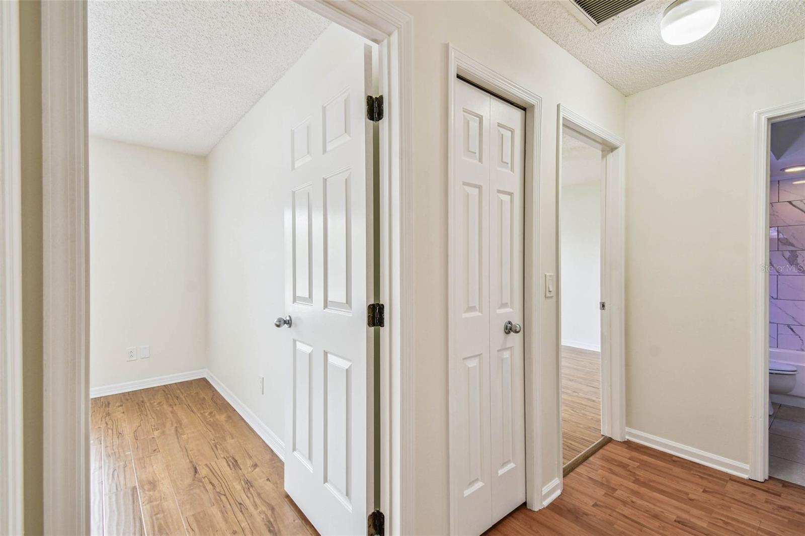 Listing photo id 29 for 9203 Regents Park Drive