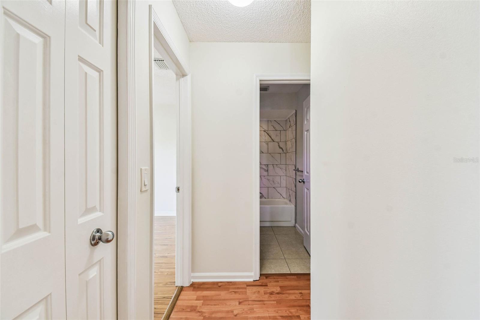 Listing photo id 30 for 9203 Regents Park Drive