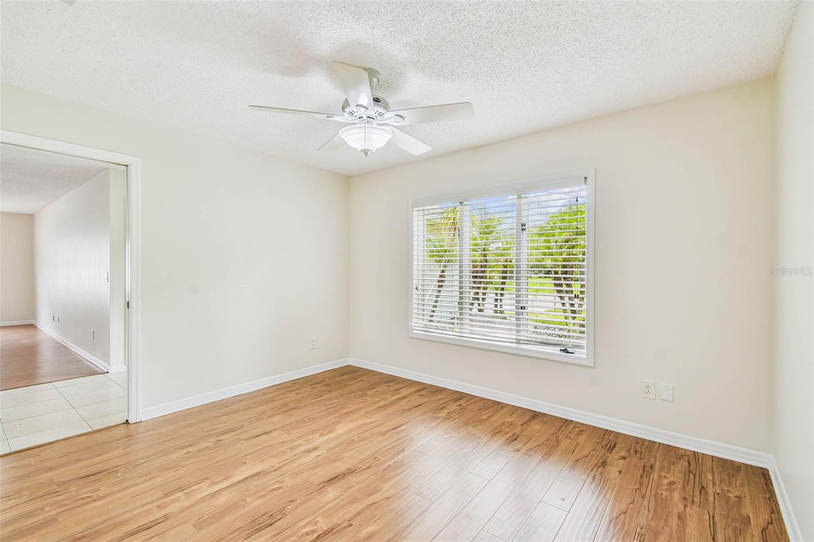 Listing photo id 31 for 9203 Regents Park Drive