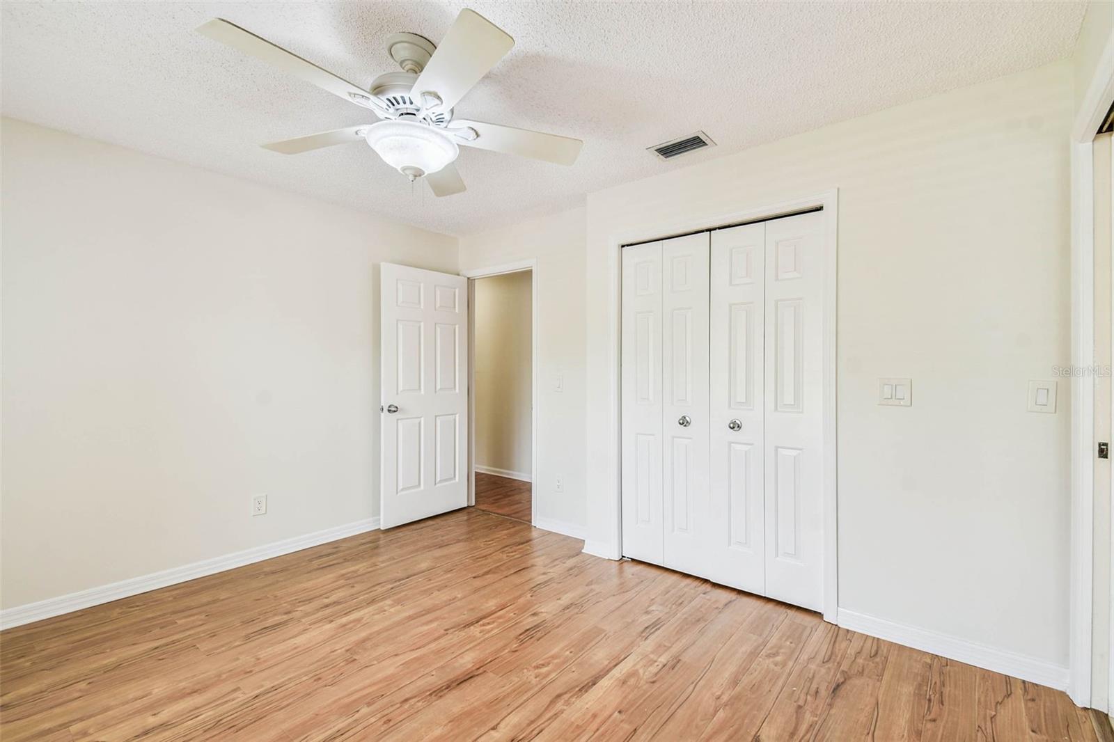 Listing photo id 33 for 9203 Regents Park Drive