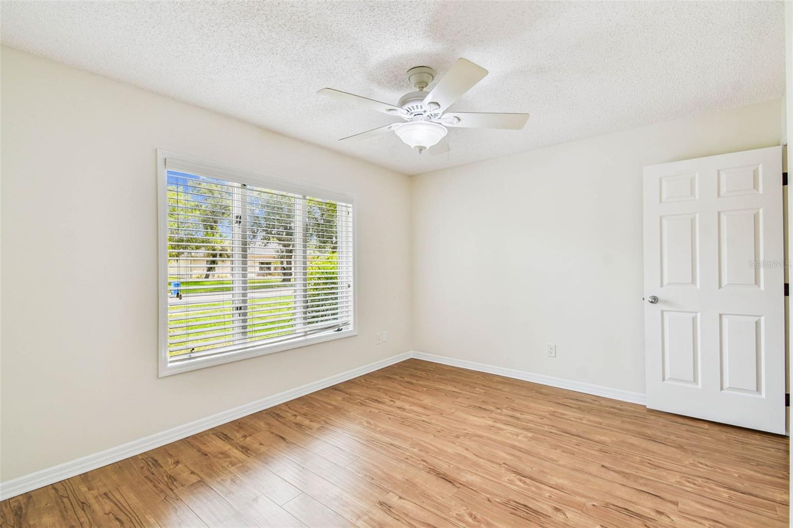 Listing photo id 34 for 9203 Regents Park Drive