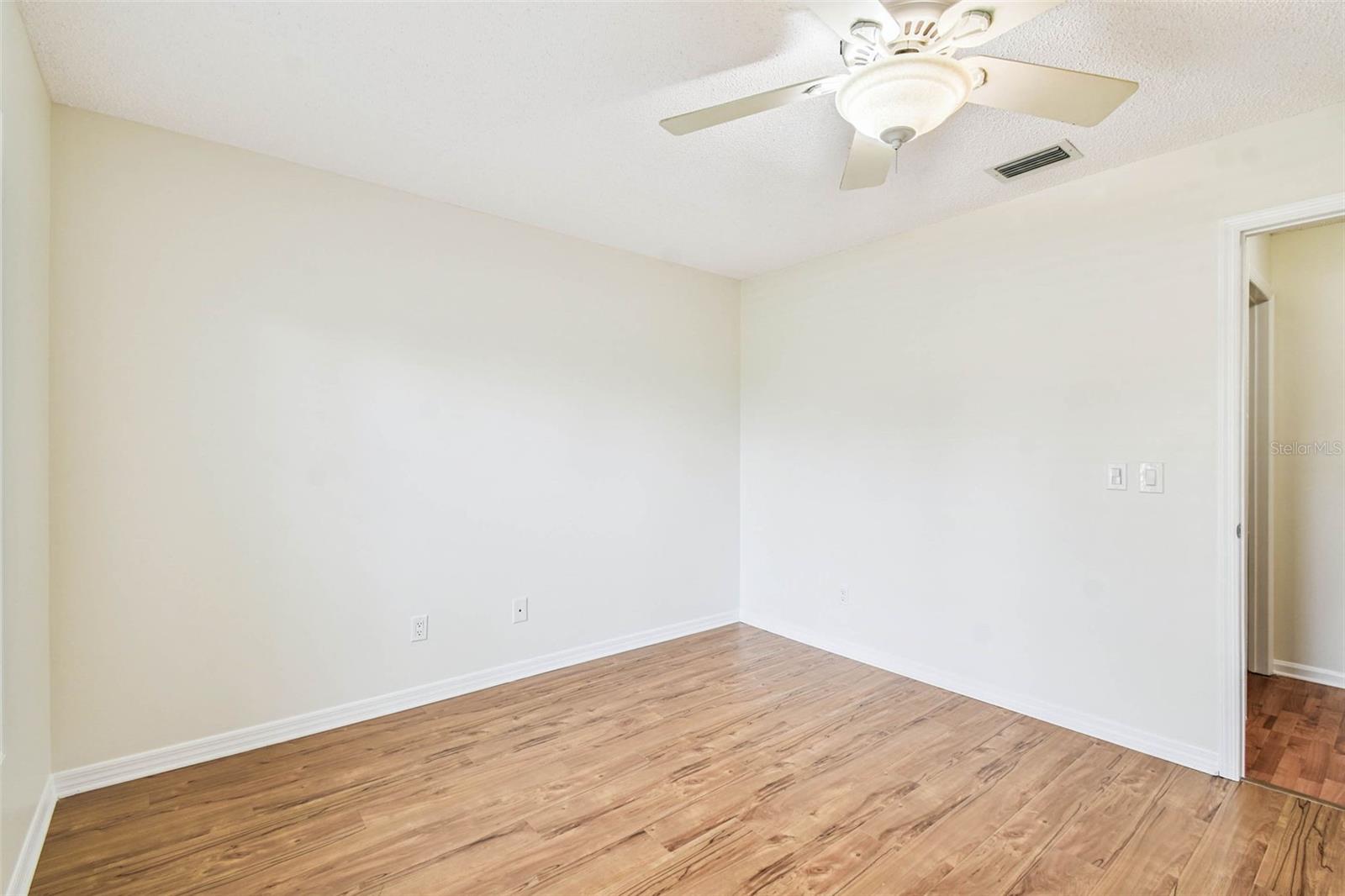 Listing photo id 36 for 9203 Regents Park Drive