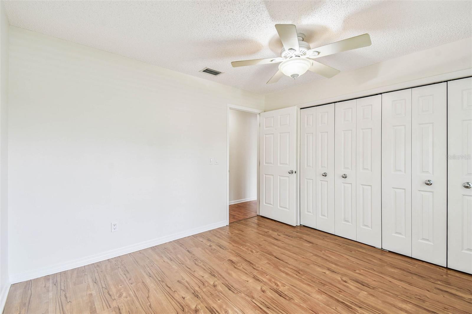 Listing photo id 37 for 9203 Regents Park Drive