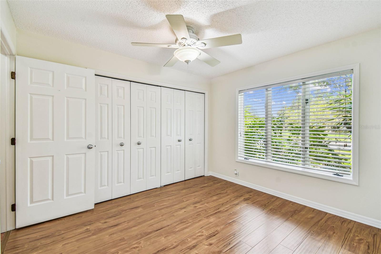 Listing photo id 38 for 9203 Regents Park Drive
