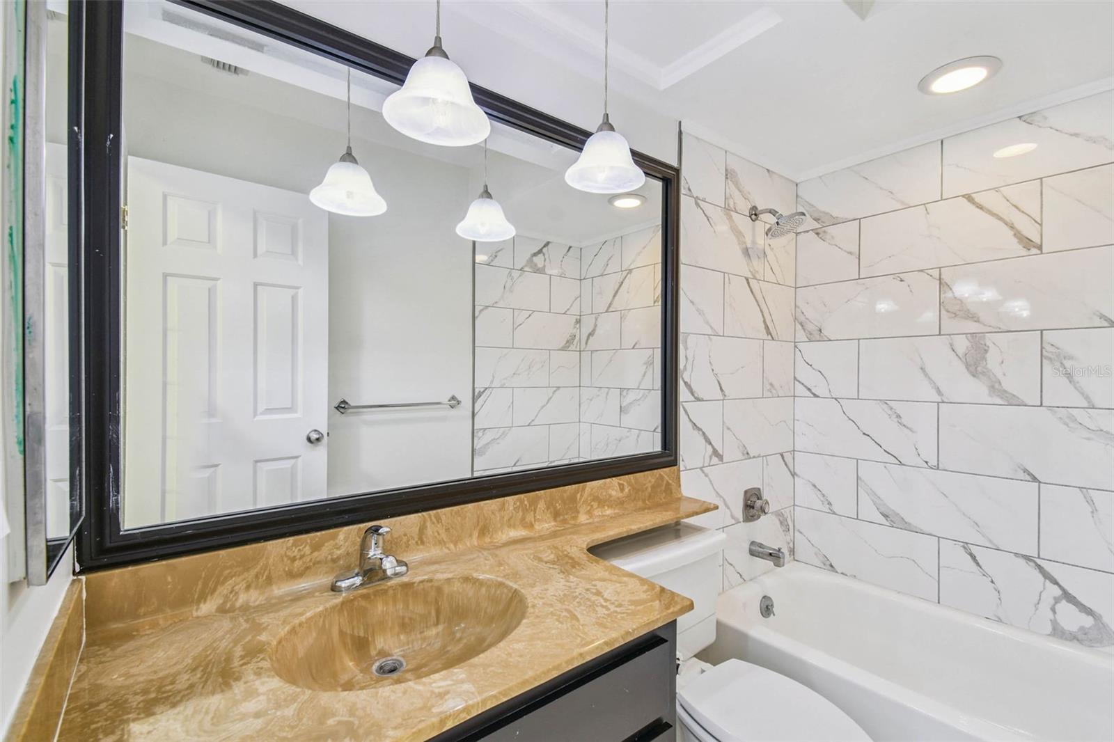 Listing photo id 39 for 9203 Regents Park Drive