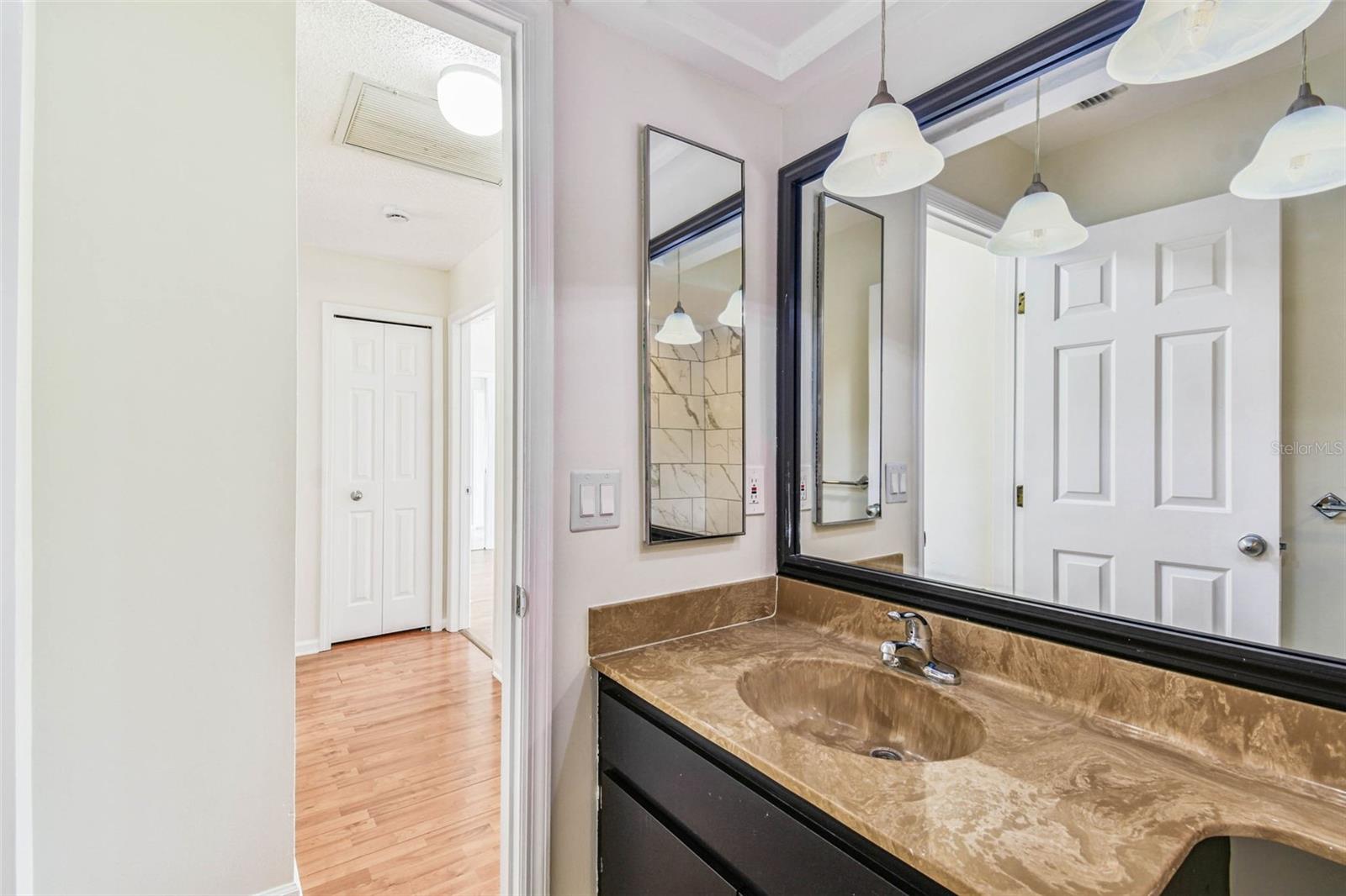 Listing photo id 41 for 9203 Regents Park Drive