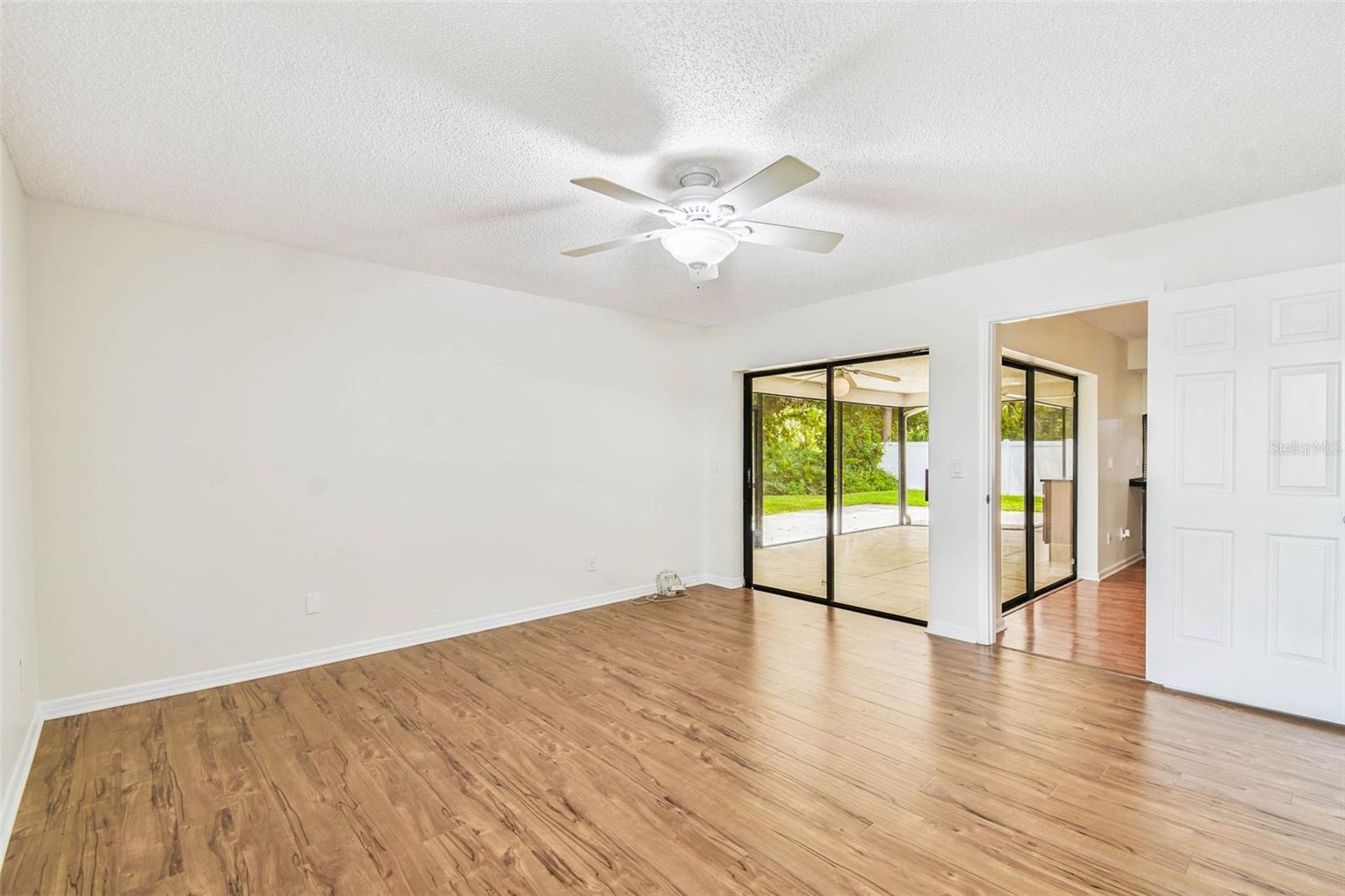 Listing photo id 43 for 9203 Regents Park Drive
