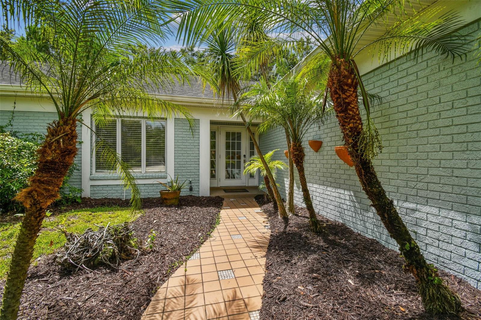 Listing photo id 3 for 9203 Regents Park Drive