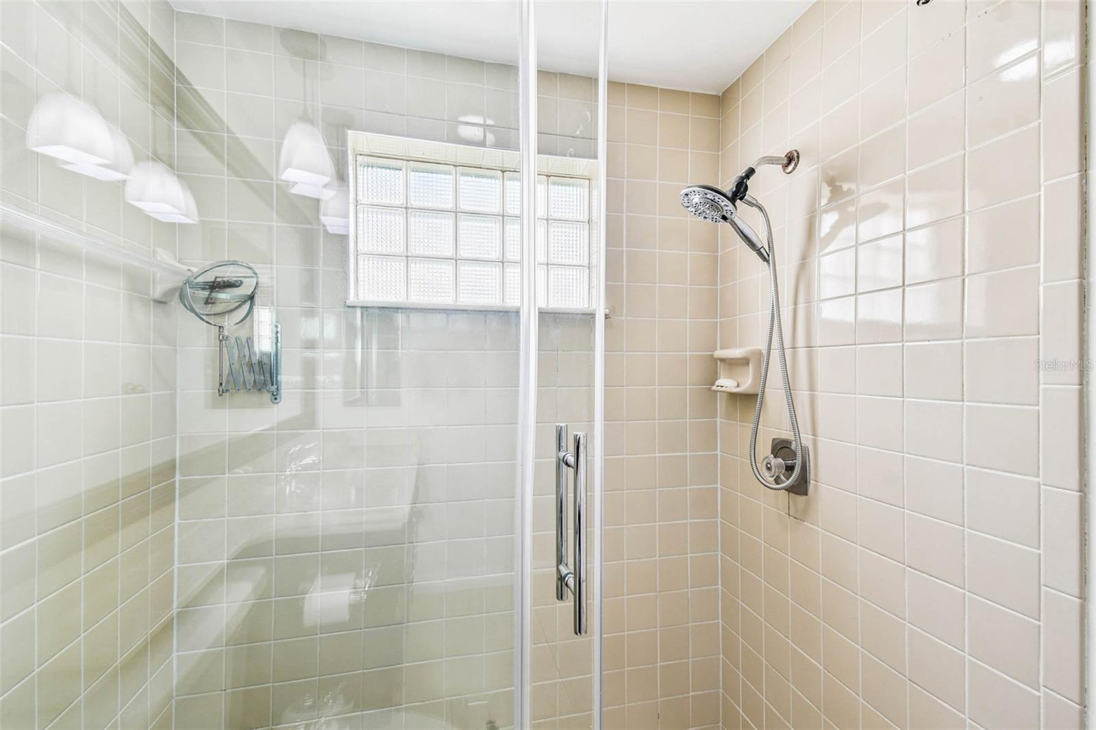 Listing photo id 48 for 9203 Regents Park Drive