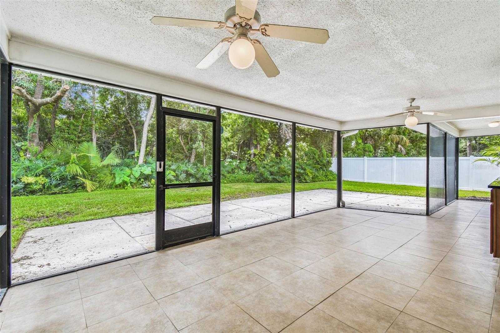 Listing photo id 54 for 9203 Regents Park Drive
