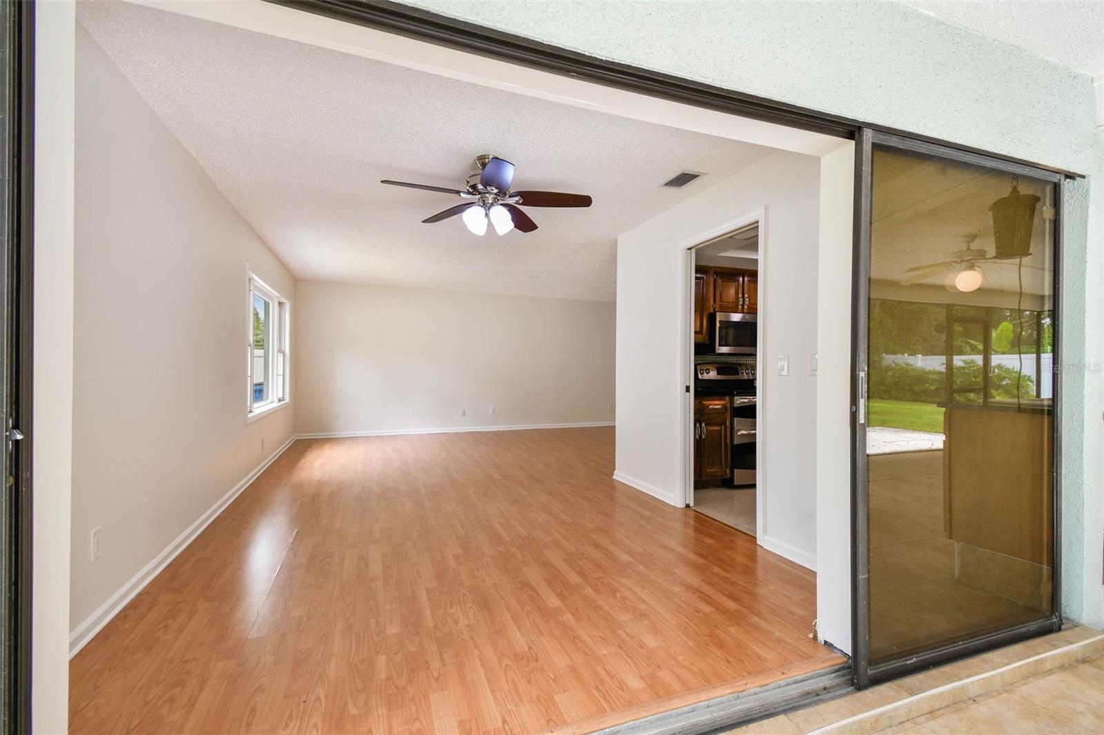Listing photo id 59 for 9203 Regents Park Drive