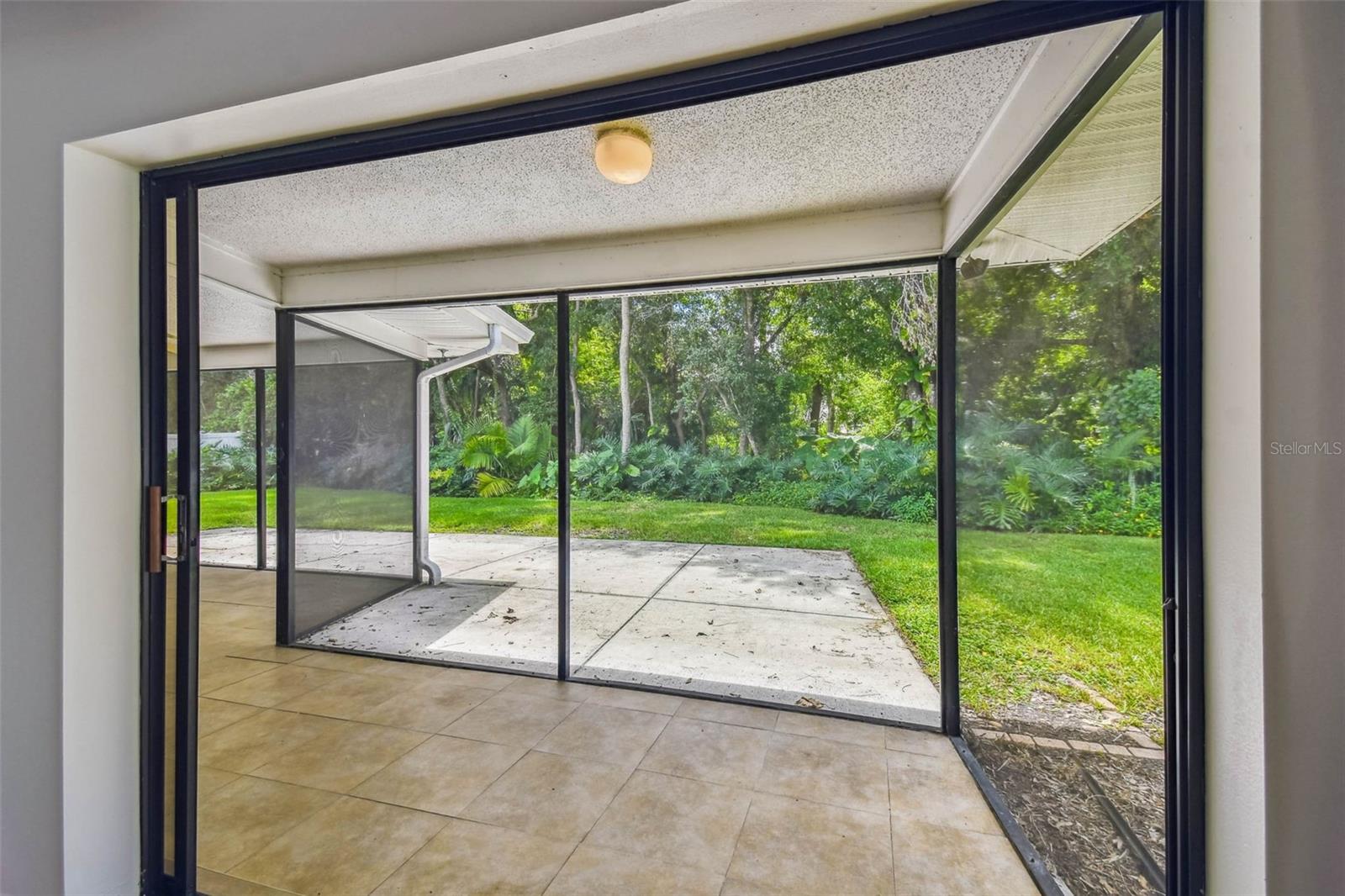 Listing photo id 60 for 9203 Regents Park Drive