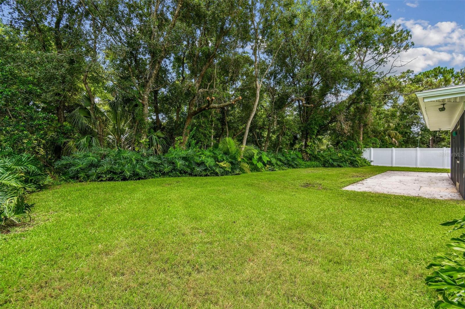 Listing photo id 61 for 9203 Regents Park Drive