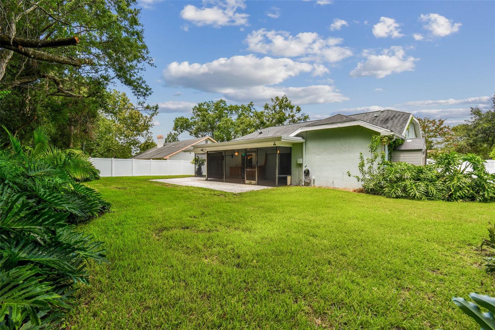 Listing photo id 62 for 9203 Regents Park Drive